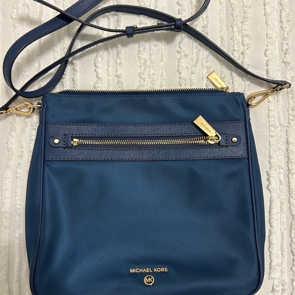 Michael kors crossbody - Picture 3 of 5